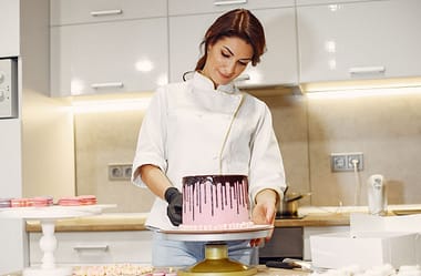 Fazer curso de confeitaria ajuda a confeiteira a ganhar mais?